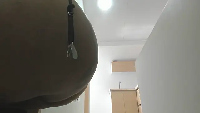 Snapshot of esmeraldastrong chatting on December 2024 08:00:02 PM esmeraldastrong online show from December 2024 08:00:02 PM