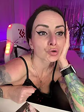 Snapshot of _AHHA_ chatting on February 2025 08:44:01 AM AHHA online show from February 2025 08:44:01 AM