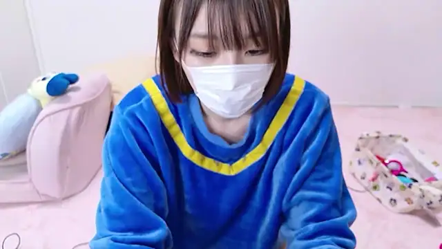 Snapshot of hi---chan- chatting on April 2026 02:11:01 PM hi---chan- online show from April 2026 02:11:01 PM