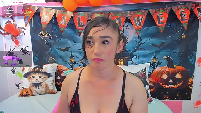 Snapshot of charlotte-11 chatting on October 2025 04:30:02 PM charlotte-11 online show from October 2025 04:30:02 PM