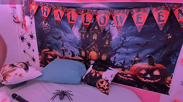 Snapshot of charlotte-11 chatting on October 2025 03:29:01 PM charlotte-11 online show from October 2025 03:29:01 PM