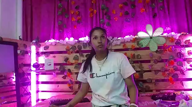 Elsa Parisi online show from December 2024 07:39:02 PM