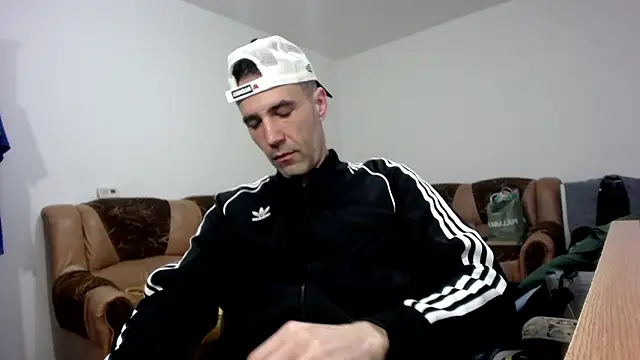 I like older menn online show from February 2026 06:20:02 AM