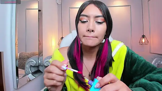 AzuraKindong online show from March 2025 07:14:01 PM