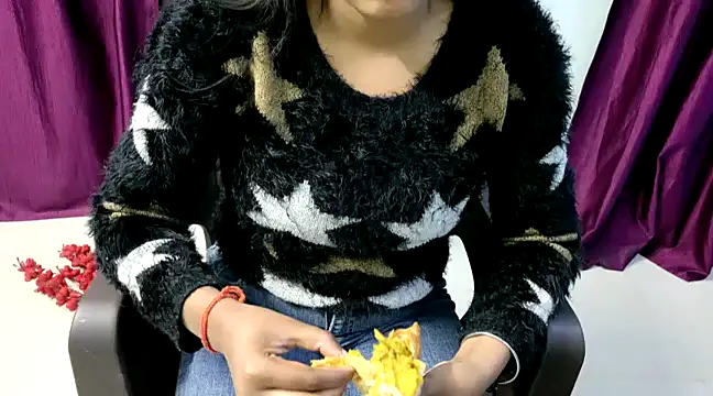 Snapshot of IAM_002 chatting on December 2024 10:28:02 AM IAM 002 online show from December 2024 10:28:02 AM