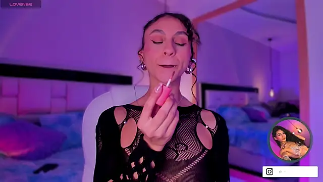 Snapshot of MiissCharlotte chatting on September 2025 04:25:01 AM MiissCharlotte online show from September 2025 04:25:01 AM