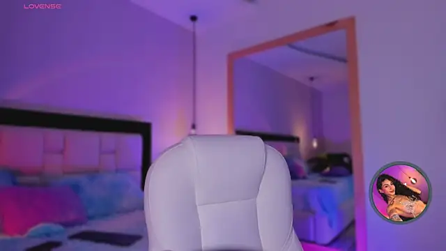 Snapshot of MiissCharlotte chatting on September 2025 04:38:01 AM MiissCharlotte online show from September 2025 04:38:01 AM