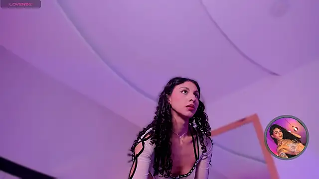 Snapshot of MiissCharlotte chatting on October 2025 06:33:01 AM MiissCharlotte online show from October 2025 06:33:01 AM