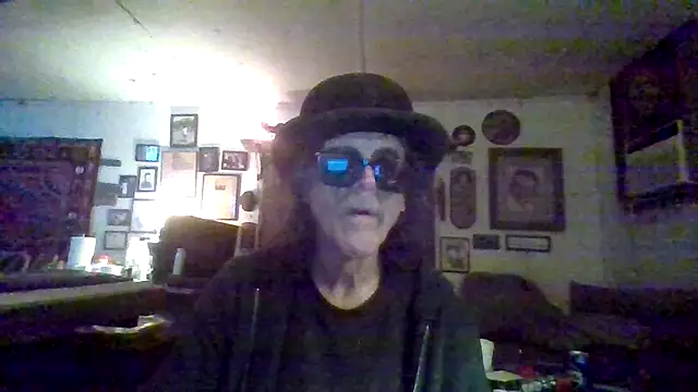 Snapshot of 22Sub22 chatting on May 2026 02:11:01 PM 22Sub22 online show from May 2026 02:11:01 PM