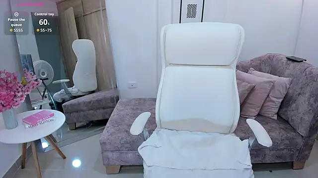 Aida adams online show from November 2025 05:04:02 PM