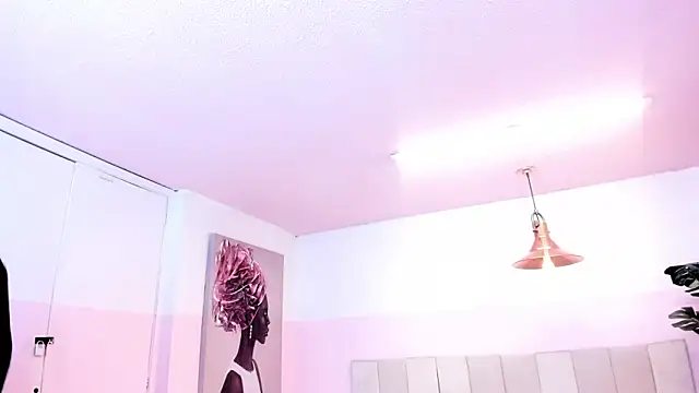 Red lady online show from January 2025 06:45:01 AM