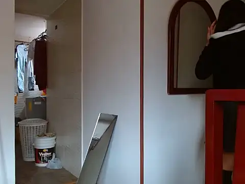 Laura martin  online show from February 2025 05:04:01 PM