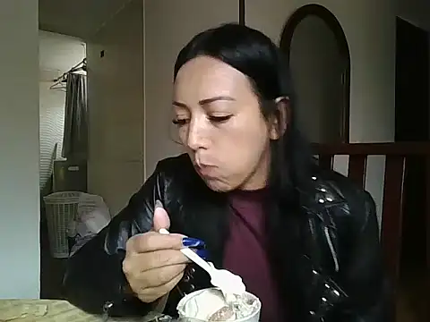 Laura martin  online show from March 2025 04:09:02 PM