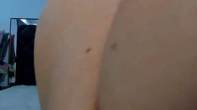 Sara Thompsoon online show from December 2024 12:17:01 PM