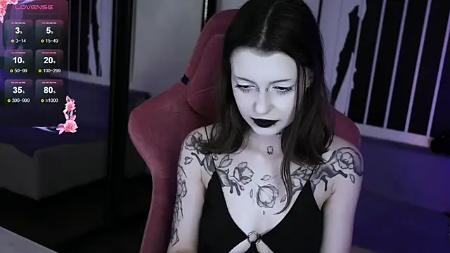 prettybones online show from October 2025 10:32:02 PM