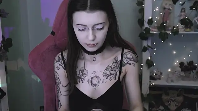 prettybones online show from June 2026 09:14:01 PM
