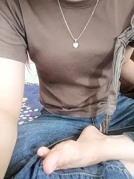 Snapshot of -Almira- chatting on September 2025 02:00:02 AM -Almira- online show from September 2025 02:00:02 AM