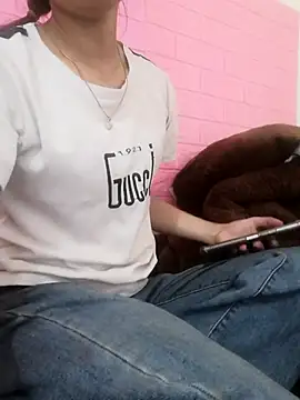 Snapshot of -Almira- chatting on September 2025 02:37:01 AM -Almira- online show from September 2025 02:37:01 AM