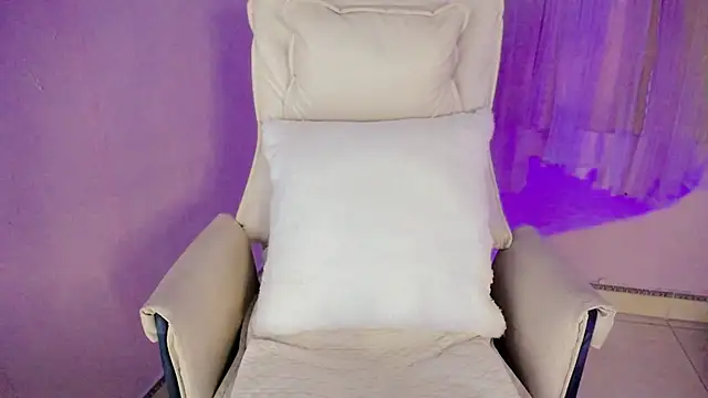 Snapshot of __18Angel__ chatting on November 2025 06:25:02 AM 18Angel online show from November 2025 06:25:02 AM