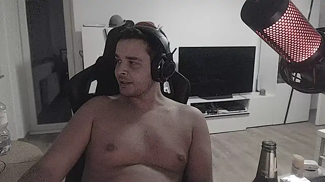 SharkLuigi online show from October 2025 11:43:01 PM