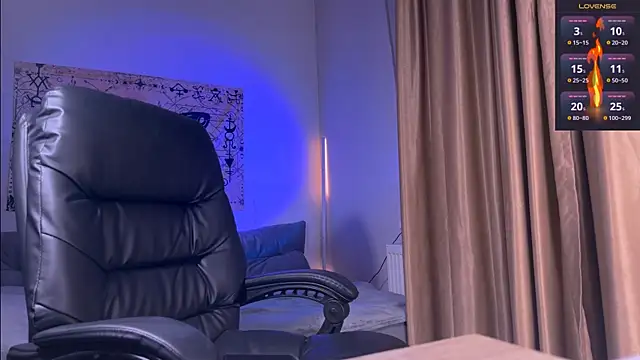 Snapshot of Femdom_Lola chatting on December 2025 08:45:02 AM Femdom Lola online show from December 2025 08:45:02 AM