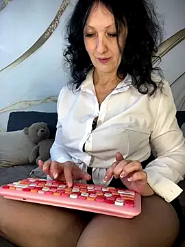 Snapshot of Katie-n chatting on September 2025 06:24:01 AM Katie-n online show from September 2025 06:24:01 AM