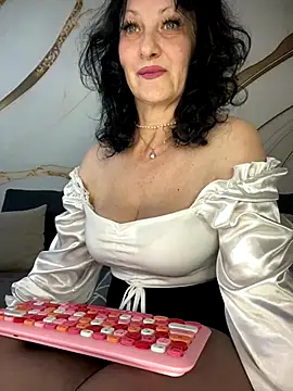 Snapshot of Katie-n chatting on September 2025 06:07:02 AM Katie-n online show from September 2025 06:07:02 AM