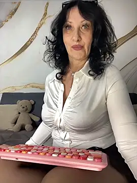 Snapshot of Katie-n chatting on October 2025 06:48:01 AM Katie-n online show from October 2025 06:48:01 AM