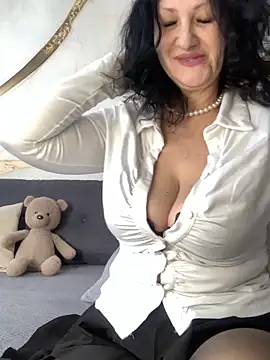 Snapshot of Katie-n chatting on February 2026 07:13:01 AM Katie-n online show from February 2026 07:13:01 AM