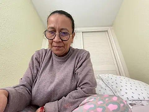 sweeviolet online show from February 2025 11:55:01 AM