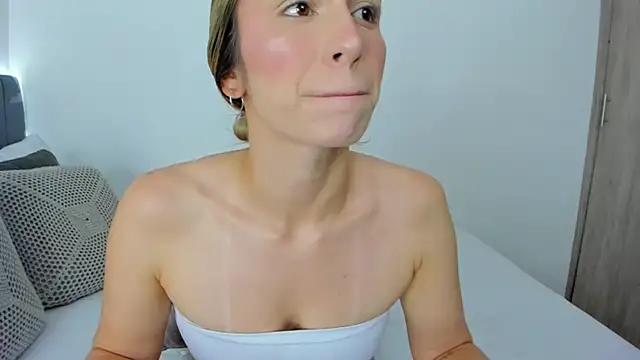 im sarah34 online show from July 2026 04:01:01 PM