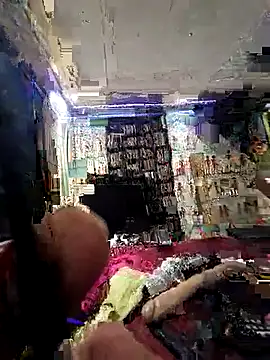 Toptransluder online show from September 2025 04:57:01 AM