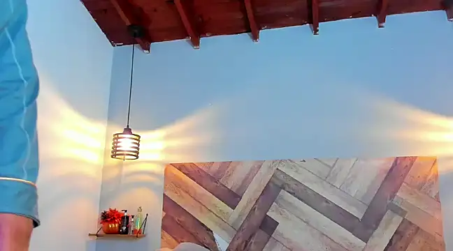 Snapshot of EmmilyBrant chatting on January 2025 05:58:01 AM EmmilyBrant online show from January 2025 05:58:01 AM