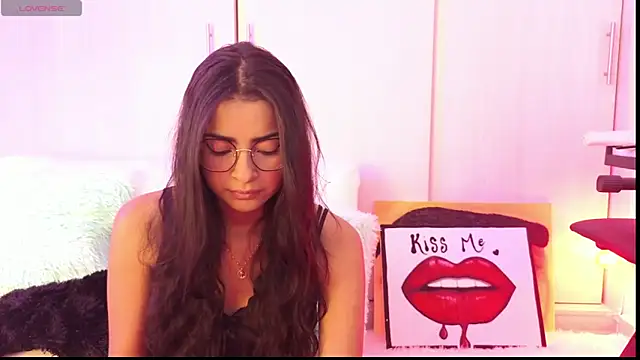 Snapshot of Yues050600 chatting on January 2025 12:17:02 AM Yues050600 online show from January 2025 12:17:02 AM