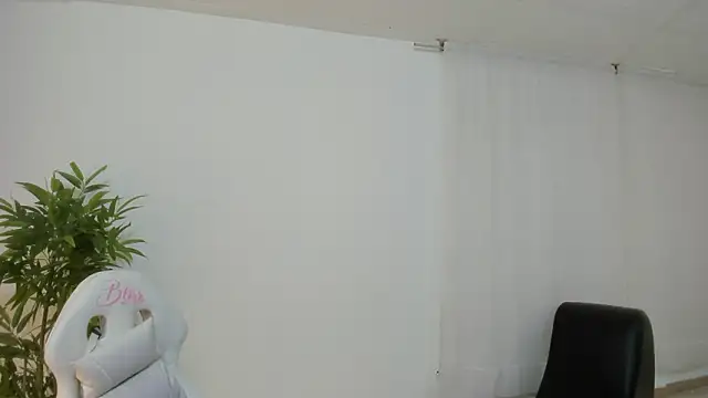 martina foxy  online show from February 2026 12:16:01 PM