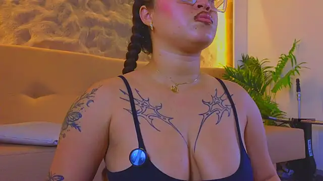 Isa  Blanc online show from November 2025 03:09:02 AM