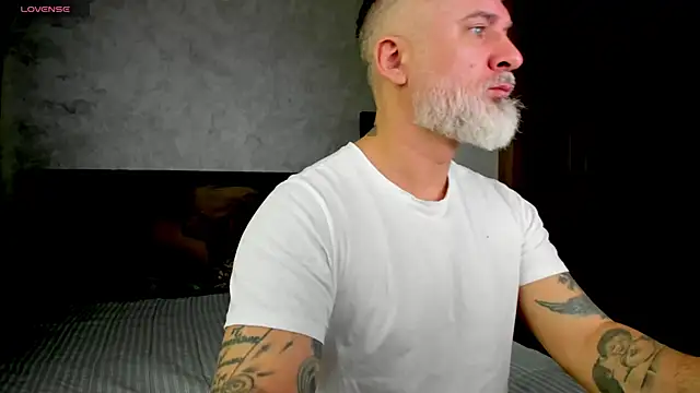 Snapshot of BlowMyXXL chatting on February 2025 09:11:01 AM BlowMyXXL online show from February 2025 09:11:01 AM