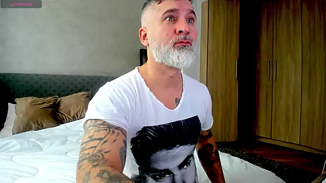 Snapshot of BlowMyXXL chatting on February 2025 07:04:02 AM BlowMyXXL online show from February 2025 07:04:02 AM