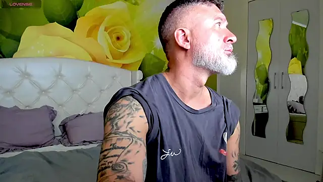 Snapshot of BlowMyXXL chatting on October 2025 06:58:02 AM BlowMyXXL online show from October 2025 06:58:02 AM