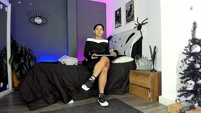 Snapshot of Raven_Witch_ chatting on December 2025 08:16:02 PM Raven Witch online show from December 2025 08:16:02 PM