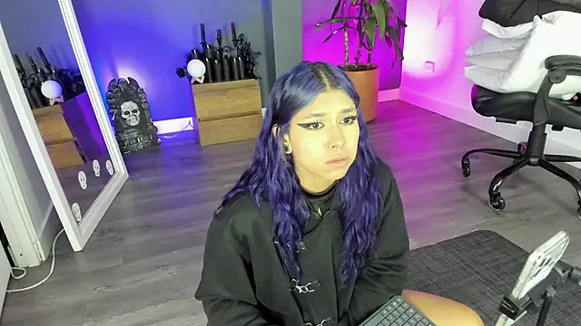 Raven Witch  online show from June 2026 06:03:02 PM