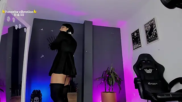 Snapshot of Raven_Witch_ chatting on June 2026 12:33:01 PM Raven Witch online show from June 2026 12:33:01 PM