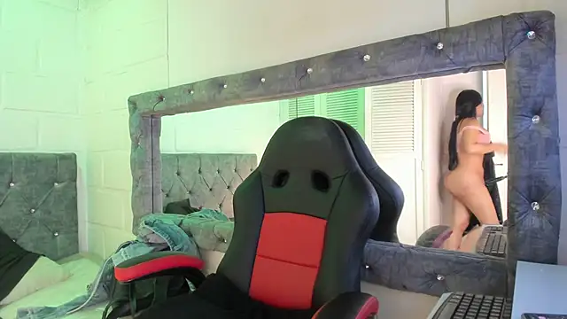 sarajhonson dl online show from February 2025 05:25:02 PM