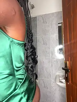 Snapshot of Fanclubbbbb chatting on February 2025 08:31:01 PM Fanclubbbbb online show from February 2025 08:31:01 PM