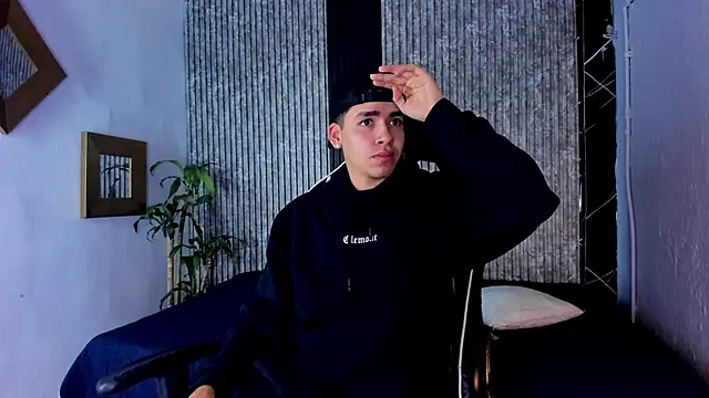 Mike 0233  online show from September 2025 04:34:02 AM