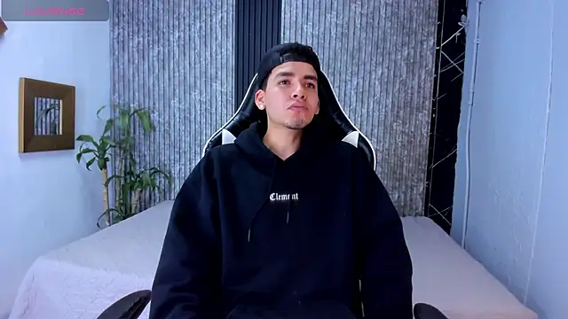 Mike 0233  online show from September 2025 04:06:02 AM