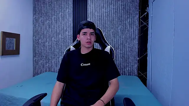 Mike 0233  online show from November 2025 04:36:01 AM