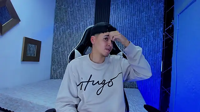 Mike 0233  online show from November 2025 04:37:02 AM