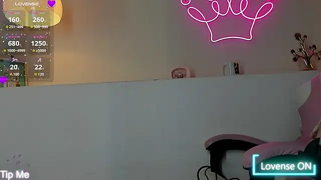 Snapshot of violeth_hill chatting on November 2025 05:56:02 PM violeth hill online show from November 2025 05:56:02 PM