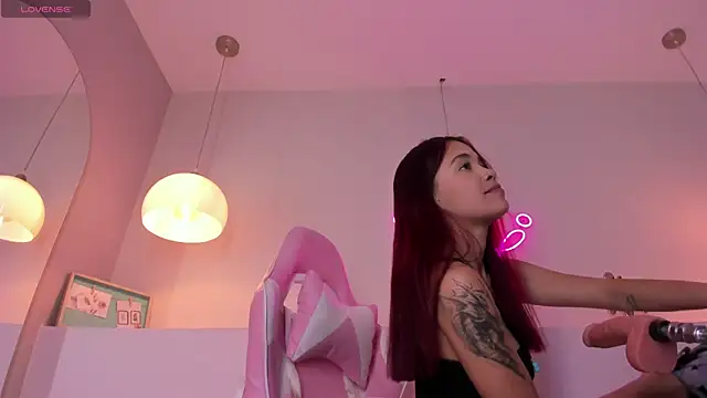 Snapshot of violeth_hill chatting on November 2025 07:46:02 PM violeth hill online show from November 2025 07:46:02 PM